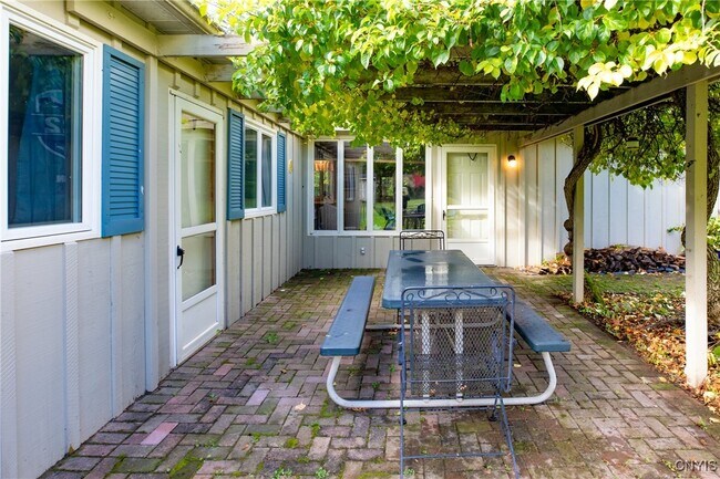 Foto del edificio - 35 Lakeview Cir