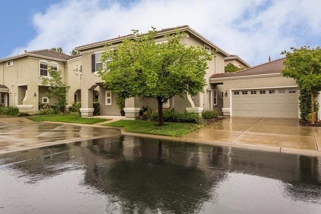 Building Photo - Three Bedroom Home in Gated Community
