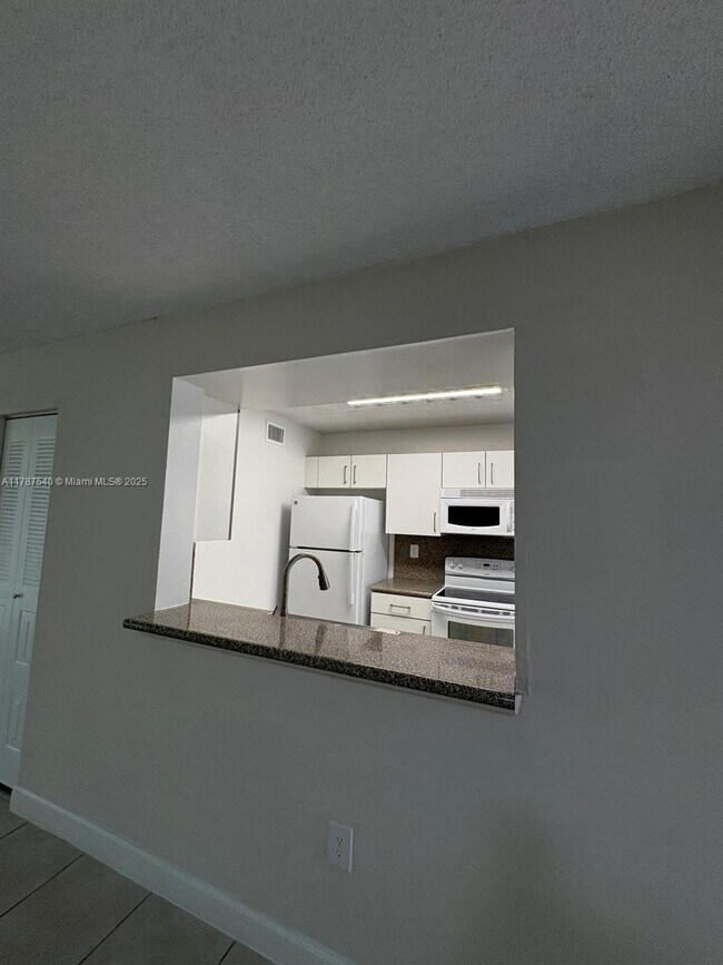 Foto del edificio - 4774 NW 97th Pl