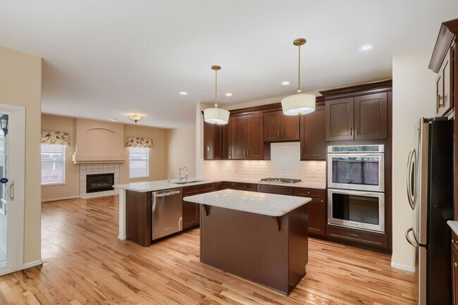 Foto del edificio - Amazing 5-bedroom home in Cherry Creek School District! Basement Apartment with kitchen! Move in ...