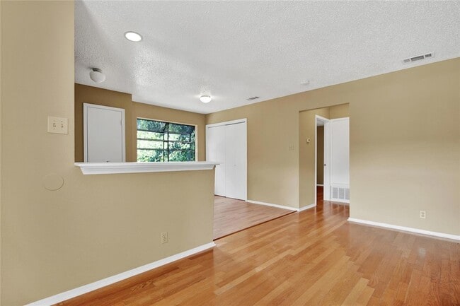 Building Photo - 500 Algerita Dr