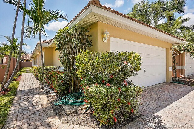 Building Photo - 5215 Grande Palm Cir
