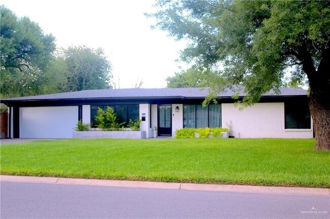 Building Photo - 1408 E Whitewing Ave