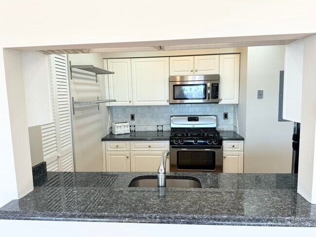 Foto del edificio - 22 Bergen Ridge Rd