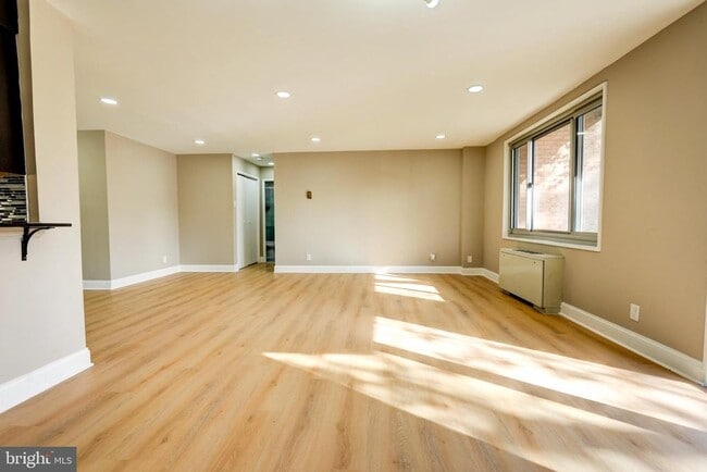 Building Photo - 1900 Lyttonsville Rd