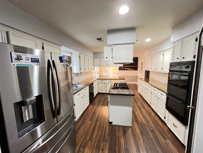 Building Photo - 2919 Holly Green Dr
