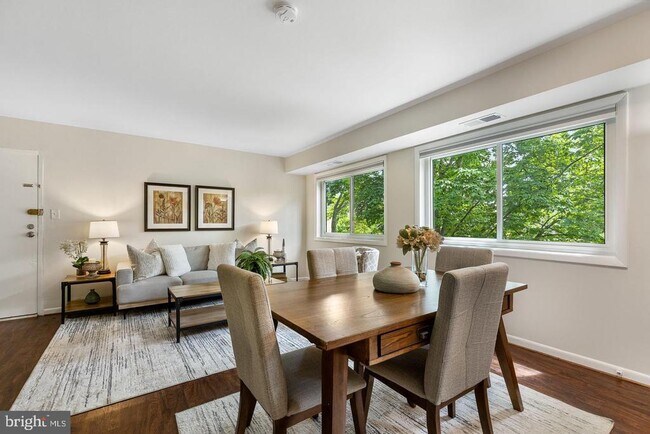 Foto del edificio - 3330 S 28th St