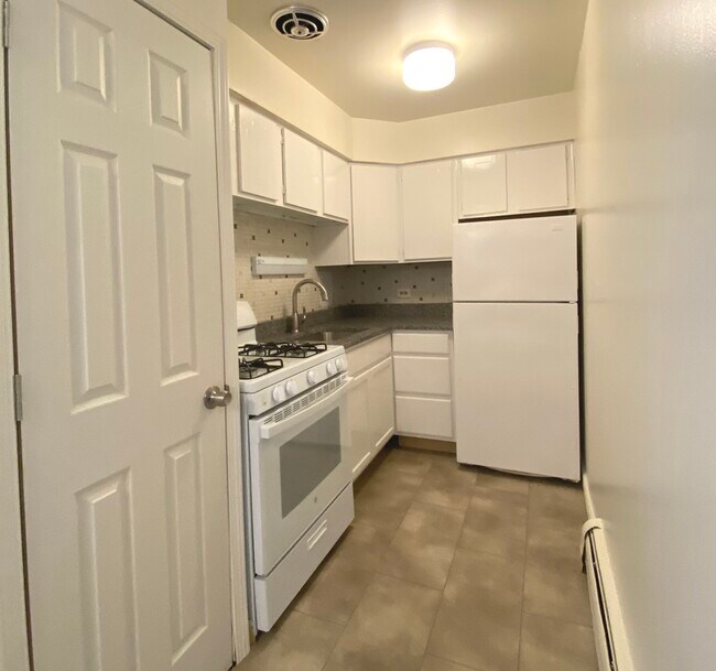 Foto del edificio - 5949 N Kenmore Ave