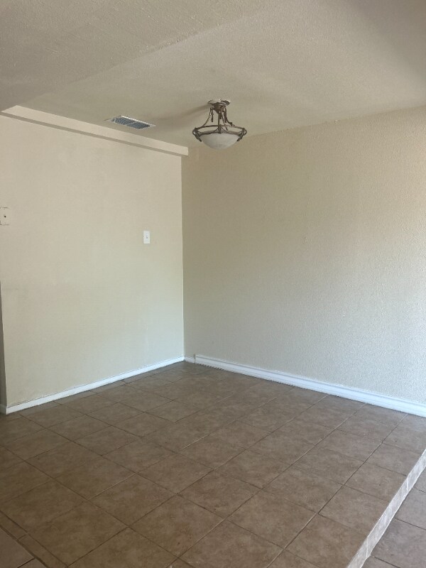 Foto del edificio - 3101 E Price St