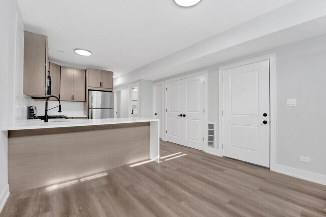 Foto del edificio - 2142 S Fairfield Ave