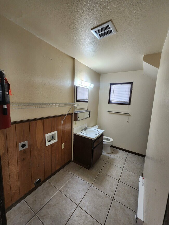 Foto del edificio - 1232 E 3rd St
