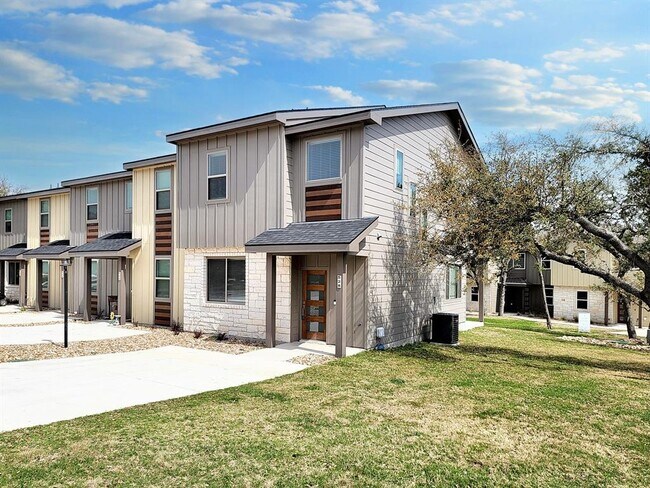 Building Photo - 528 Palmer Dr