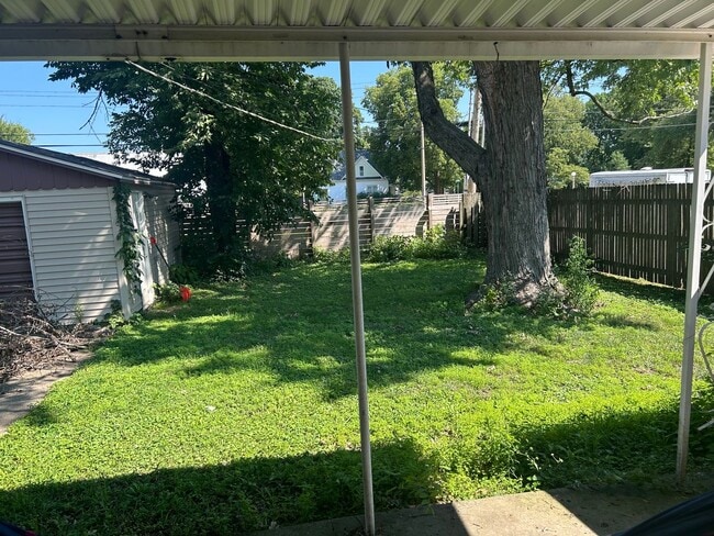 Building Photo - 2 Bedroom House available for SUBLEASE Sep...