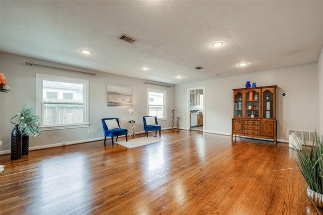 Foto del edificio - 501 W 17th St