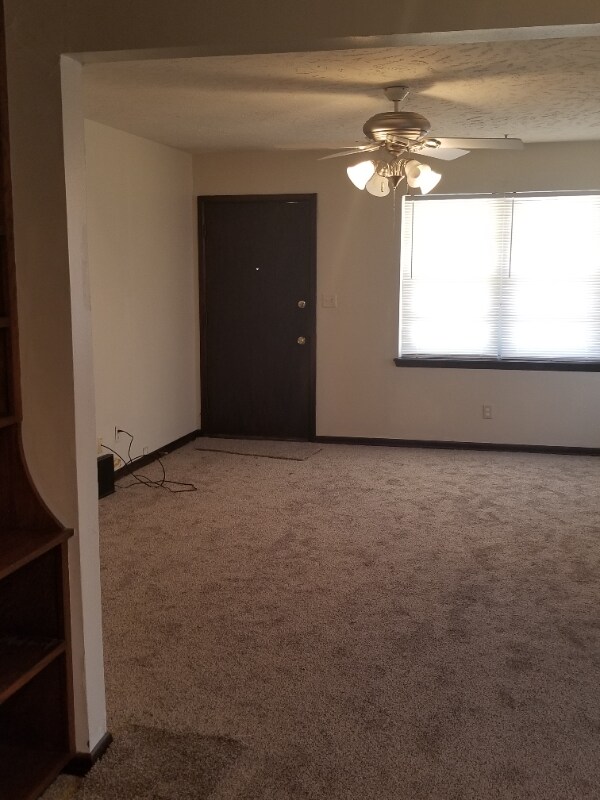 Foto del edificio - 10745 Whitehaven Rd