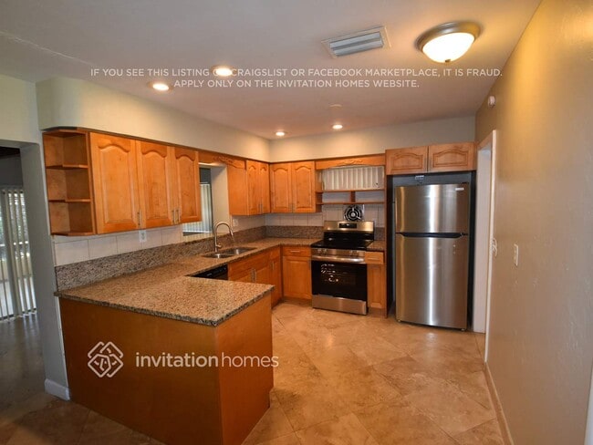 Building Photo - 2720 SW 15th Ct
