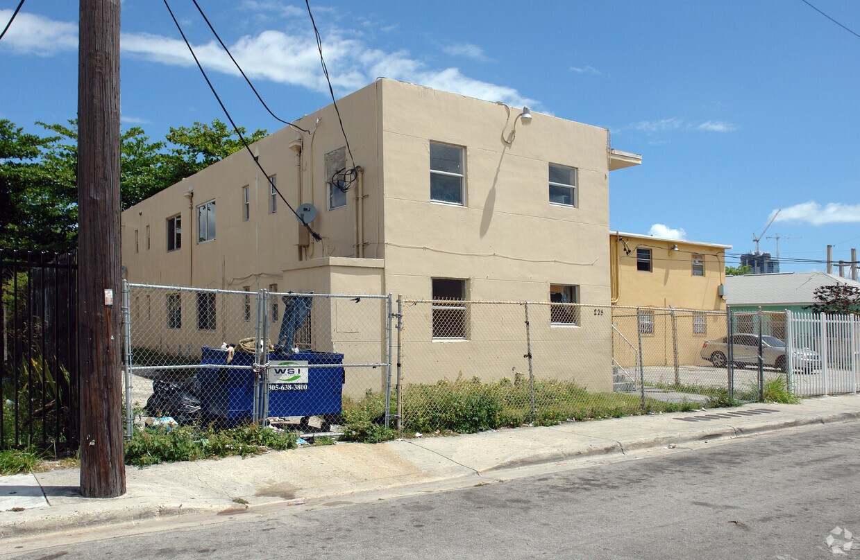Foto del edificio - 225 NW 16th St