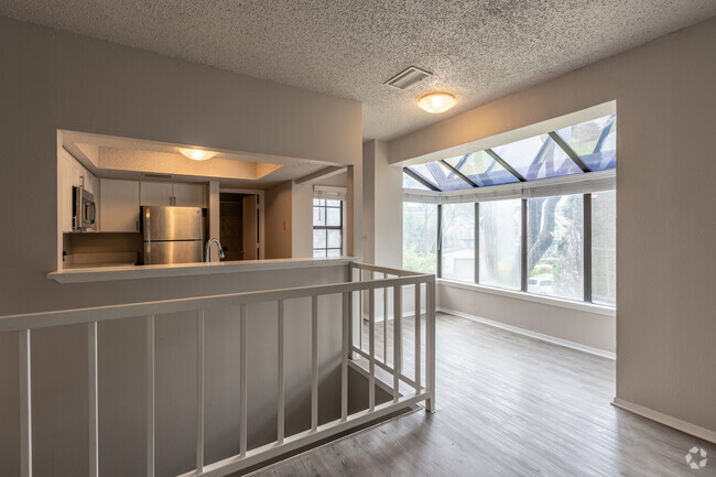 2BR, 2BA - 1,365SF - Oaks White Rock