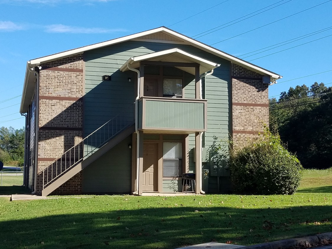Primary Photo - 101 Village Ln