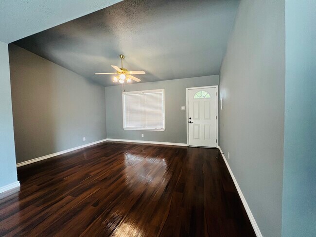 Foto del edificio - 4851 Castle Bow