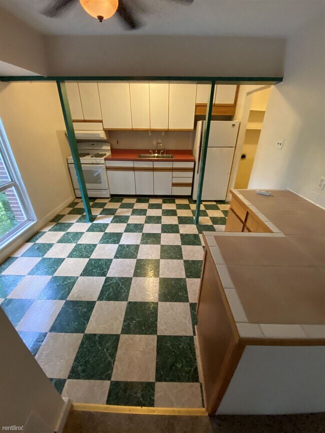 Building Photo - 3 br, 1.5 bath Condo - 5232 Castlewood Rd