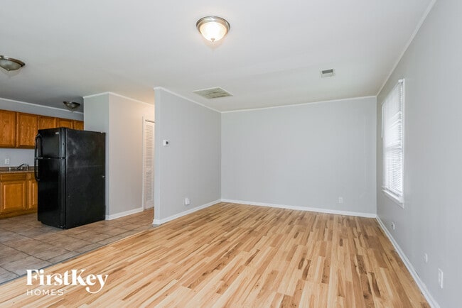 Building Photo - 1307 W Dellmar Ave