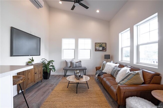 Living Rm - 5915 Gran Paseo Way