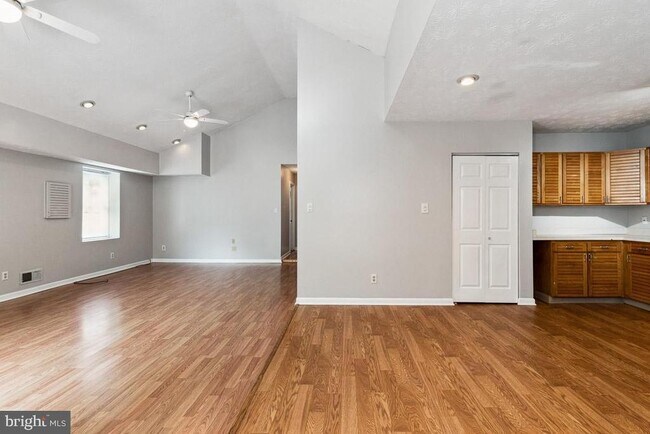 Foto del edificio - 315 South Dr