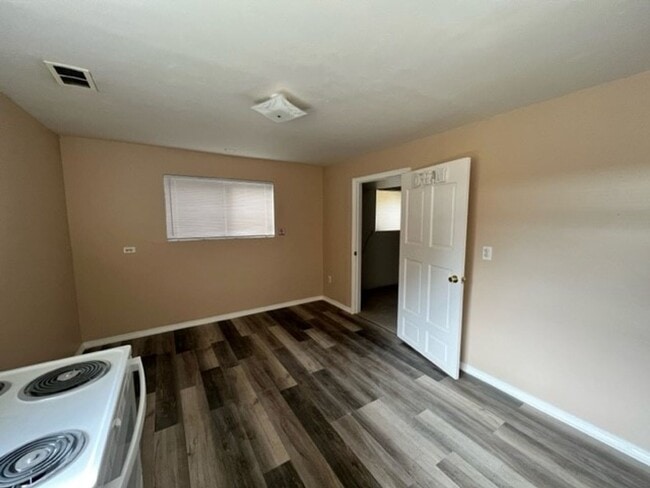 Building Photo - 147 B Kornegay Ct
