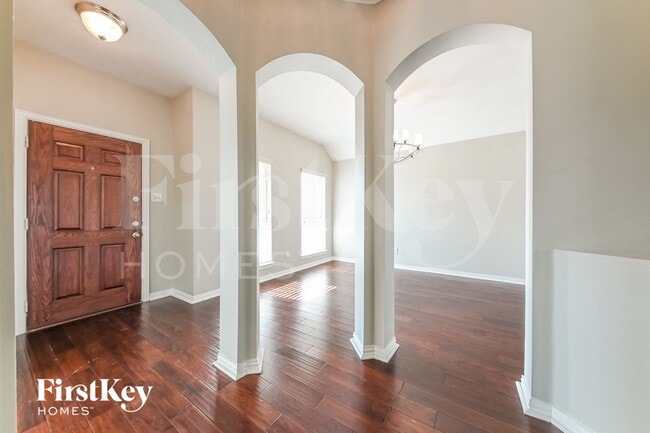 Foto del edificio - 3108 Silver Creek Dr
