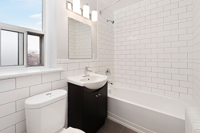 Photo du bâtiment - 1636 Gerrard Street East
