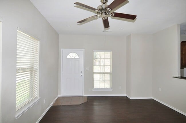 Foto del edificio - 7600-7602 Novella Drive