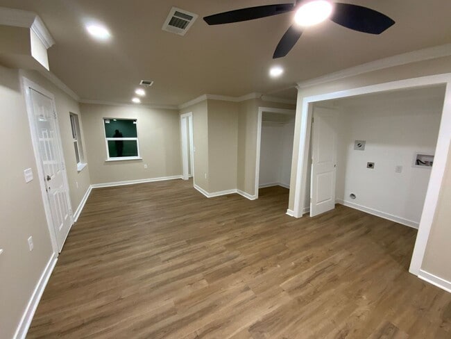 Building Photo - 1812 Sanford Dr