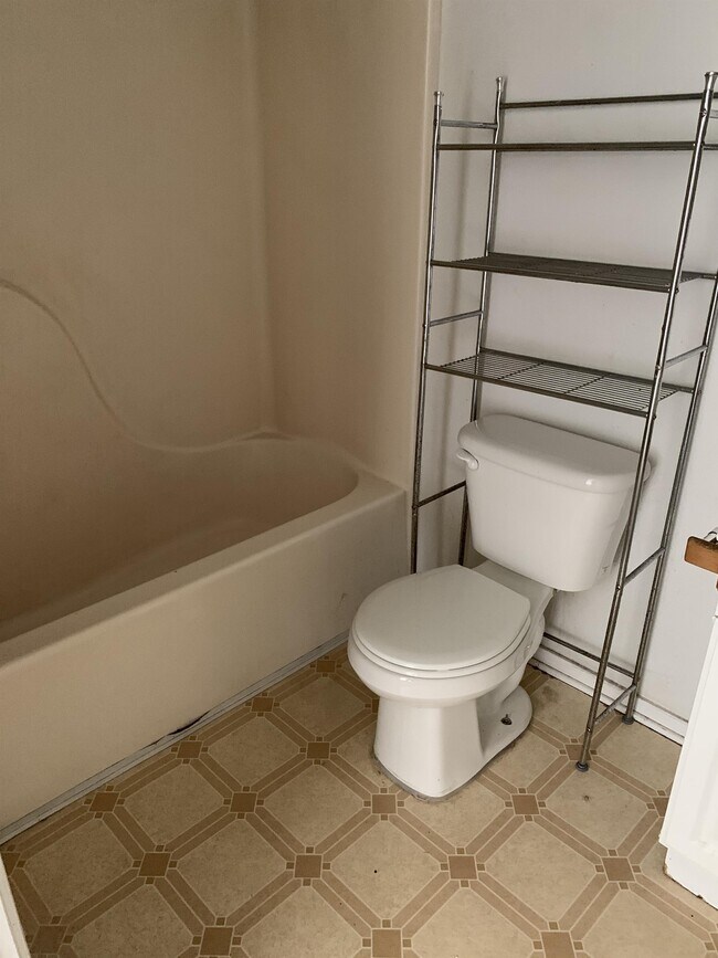 107 Limoges St Unit D, Duson, LA 70529 Apartment for Rent in Duson