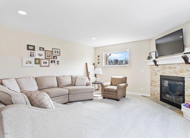 Foto del edificio - Rent this 5 bedroom house in Timberline Ac...