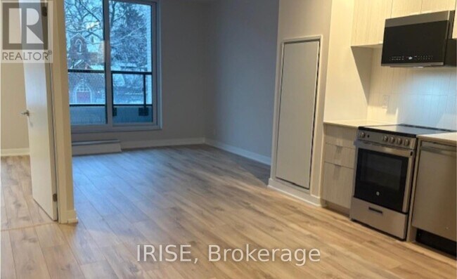 Photo du bâtiment - 1660 Bloor St W