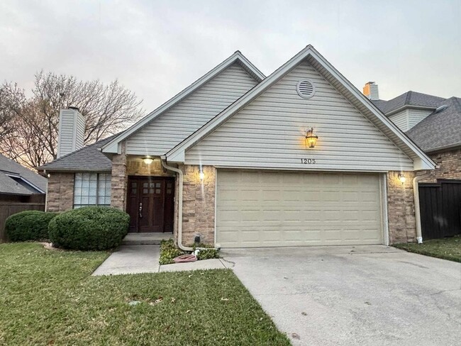 Photo - 1205 Olde Towne Dr House