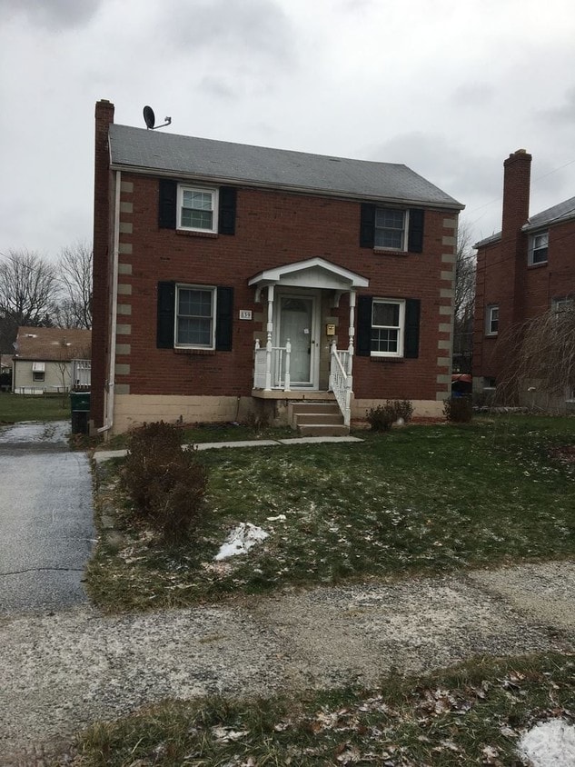 4 br, 2.5 bath House 839 Federal Ave. House for Rent in Sharon, PA