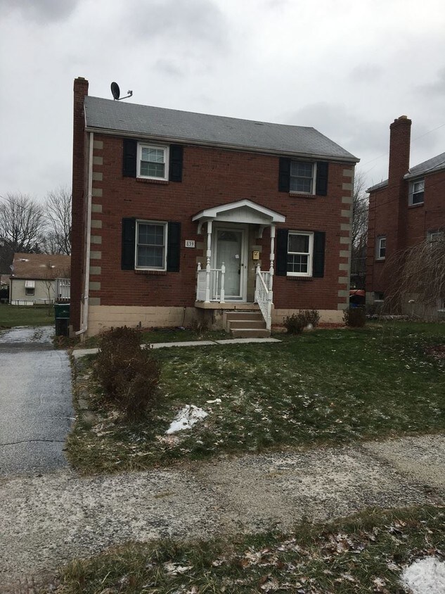4 br, 2.5 bath House 839 Federal Ave. House for Rent in Sharon, PA