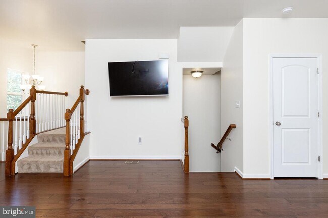 Building Photo - 746 Jacobsen Cir