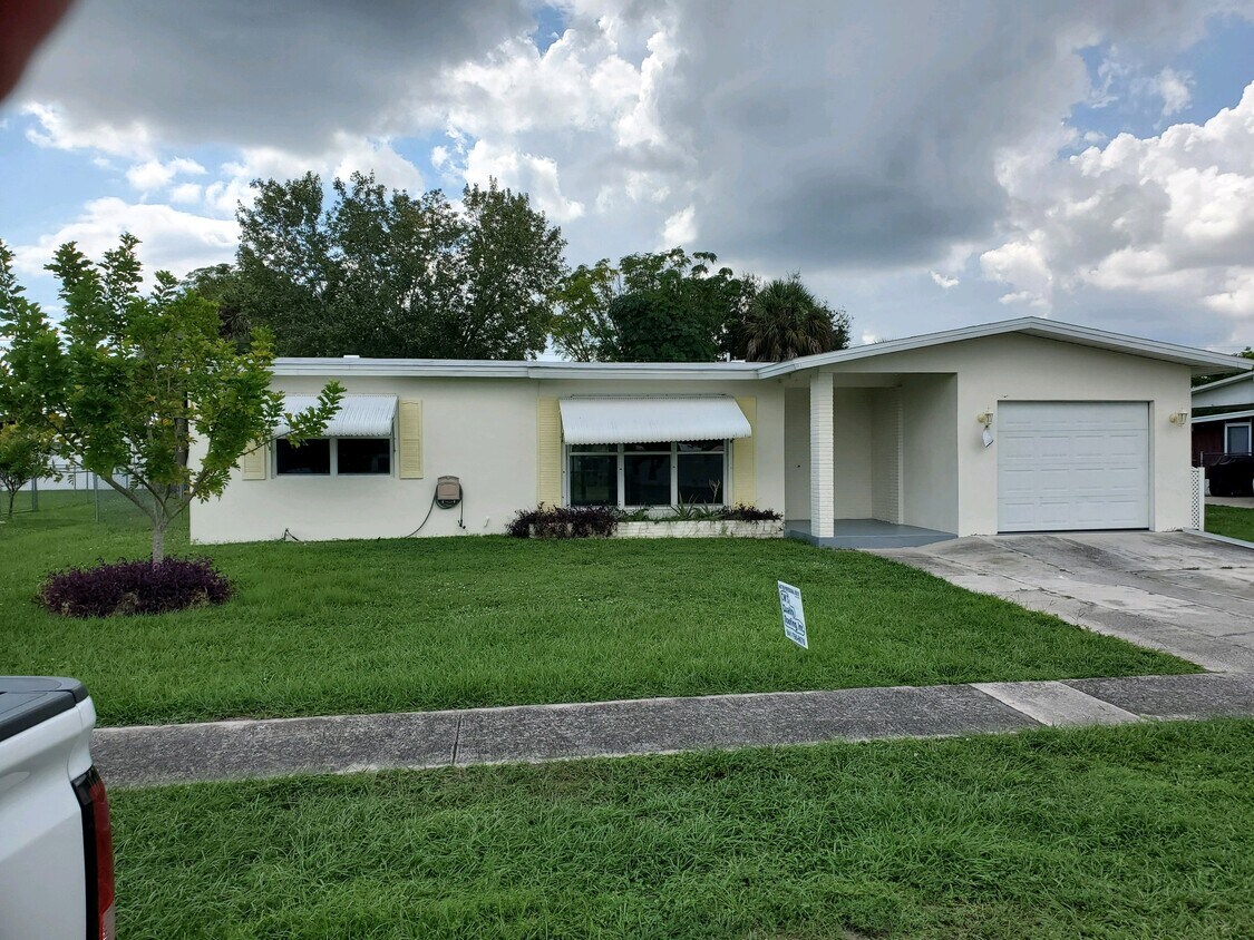 2215 Bragg Ct, Port Charlotte, FL 33952 House Rental in Port