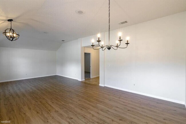 Foto del edificio - 6707 Carisbrooke Ln