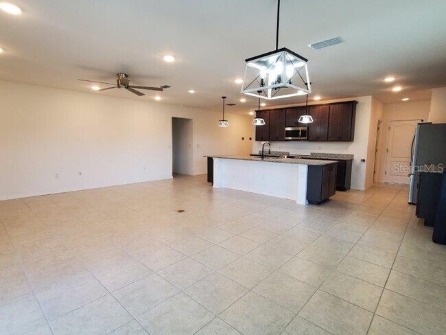 Foto del edificio - 26518 Deep Creek Blvd