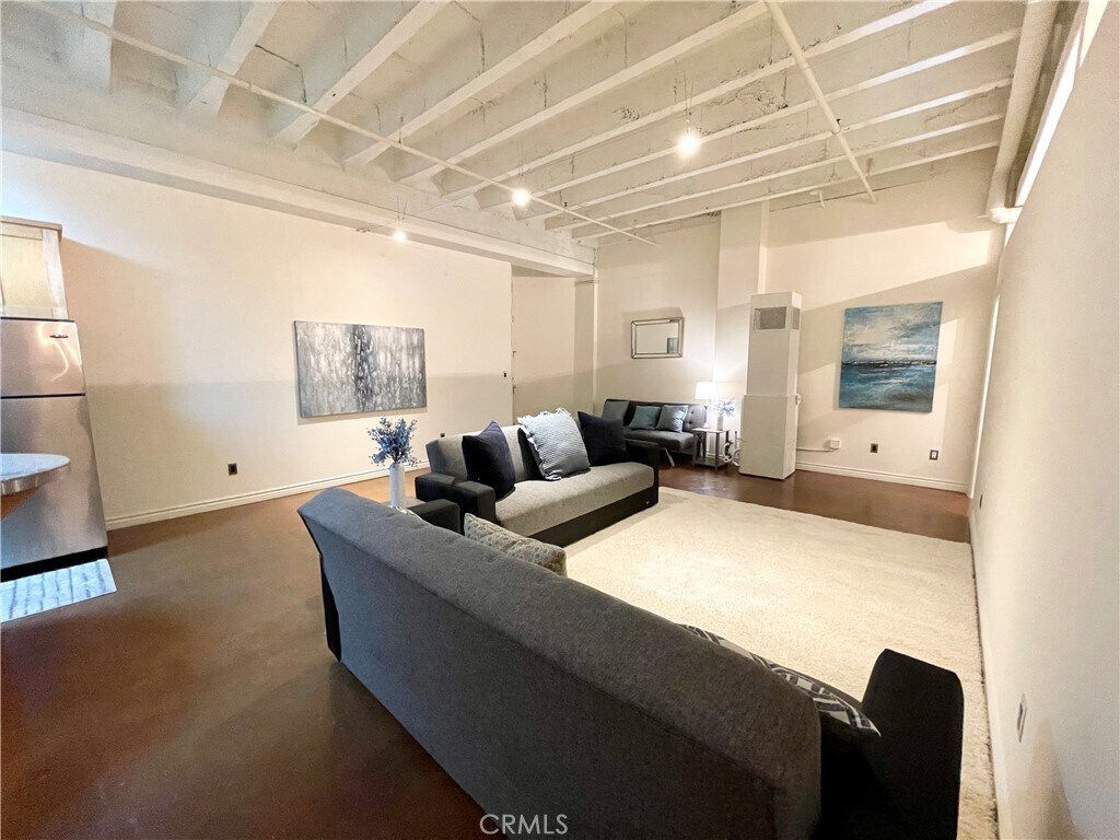 Foto principal - 312 W 5th St