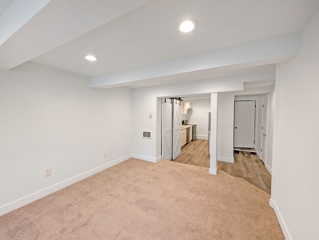 Building Photo - Cozy 1-Bedroom with Bonus Room and Modern Touches in Prime West Seattle Location