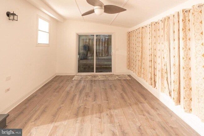 Foto del edificio - 1 Derwood Ct