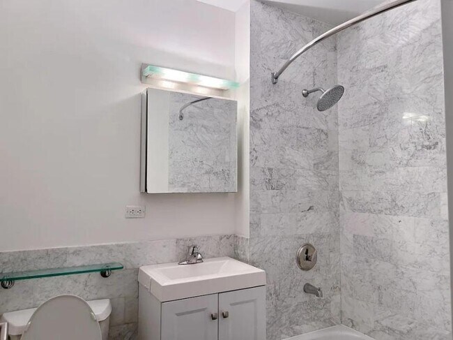 Building Photo - 2 bedroom in NEW YORK NY 10005