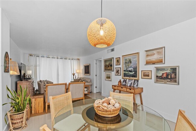 Foto del edificio - 3301 N Country Club Dr