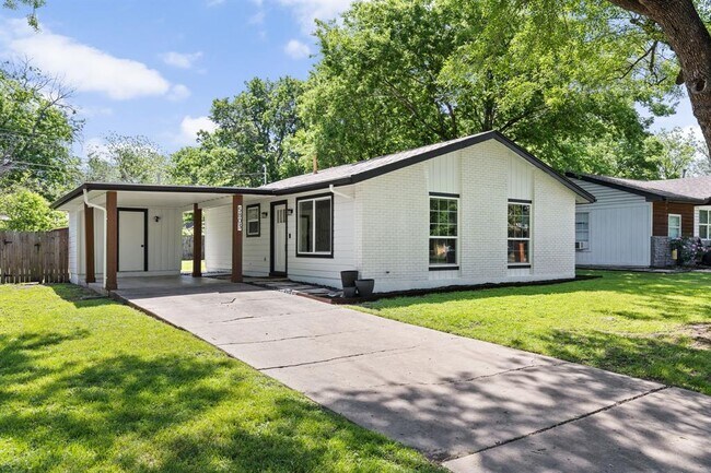 Foto del edificio - 5803 Blythewood Dr