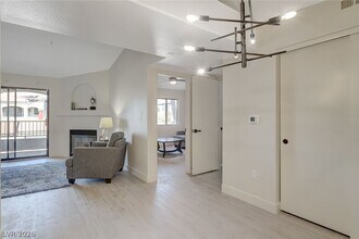 Building Photo - 950 Seven Hills Dr